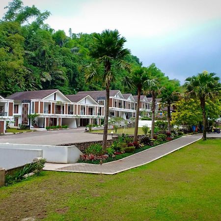 Zuri Resort Cipanas Puncak Esterno foto