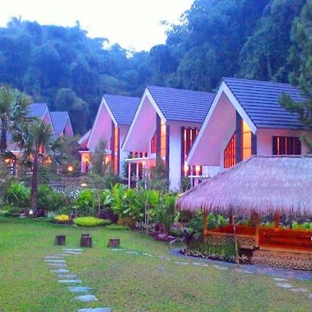 Zuri Resort Cipanas Puncak Esterno foto