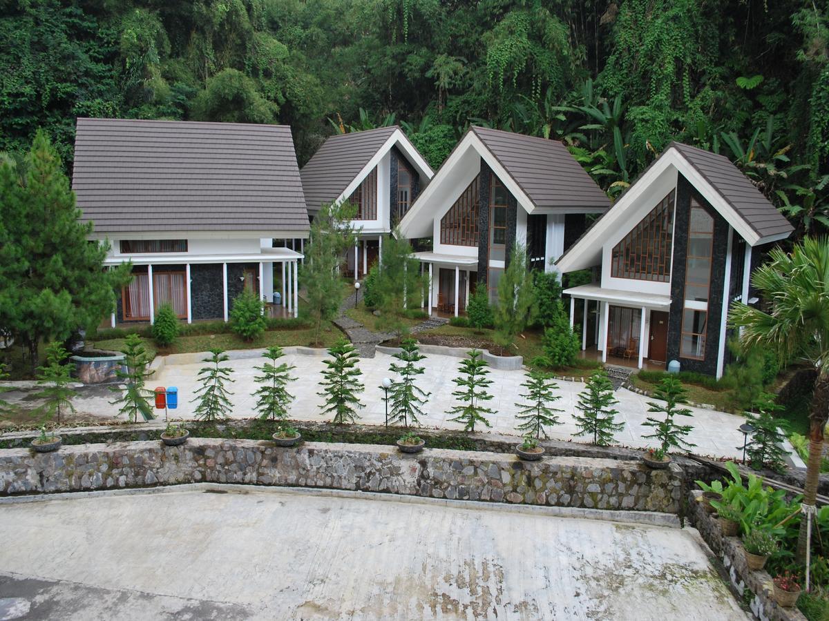 Zuri Resort Cipanas Puncak Esterno foto