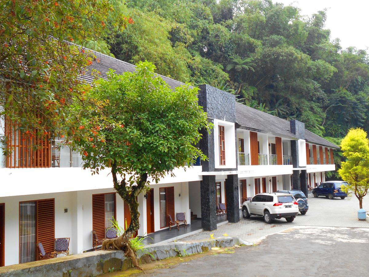 Zuri Resort Cipanas Puncak Esterno foto