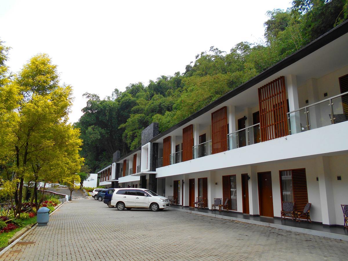 Zuri Resort Cipanas Puncak Esterno foto