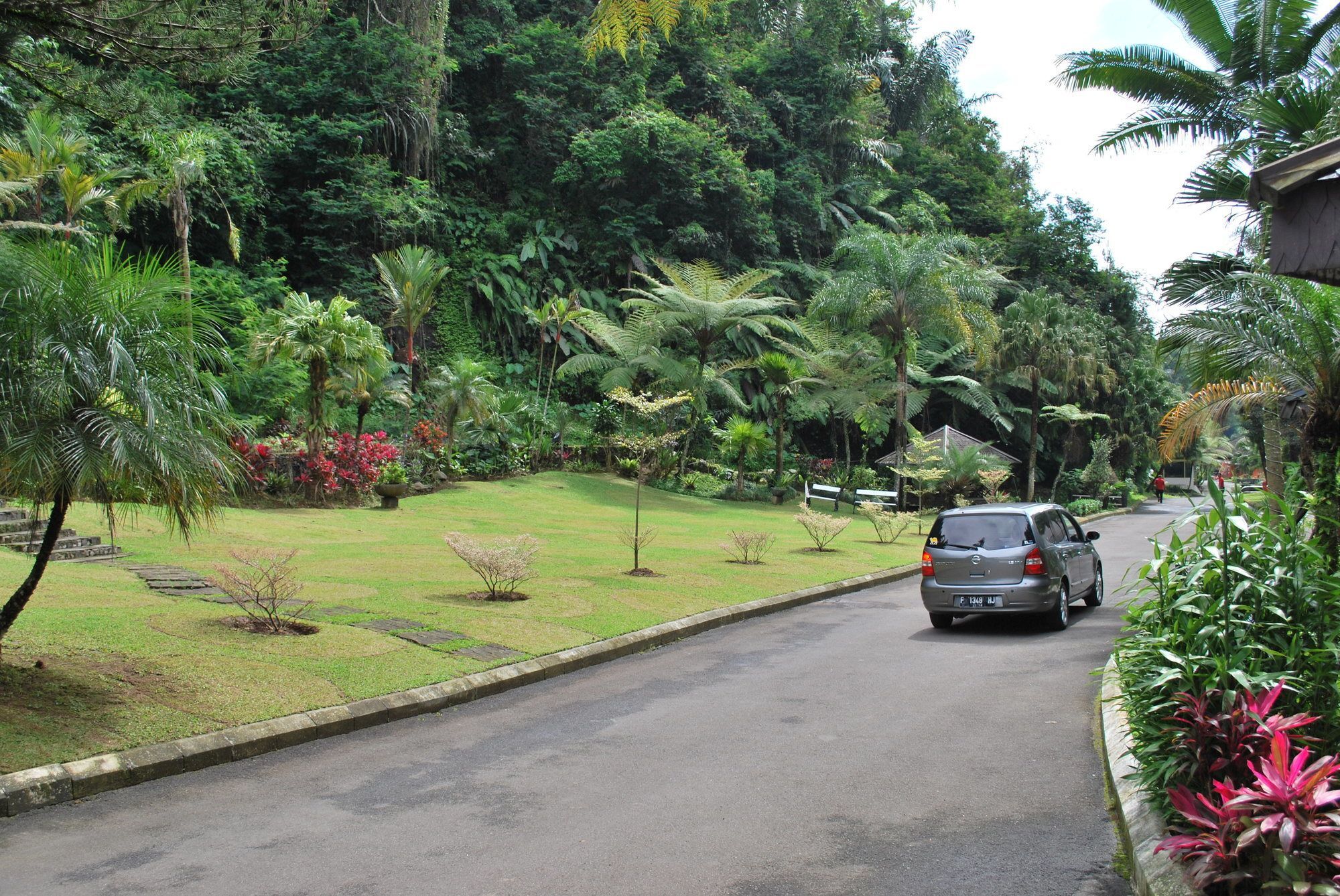 Zuri Resort Cipanas Puncak Esterno foto