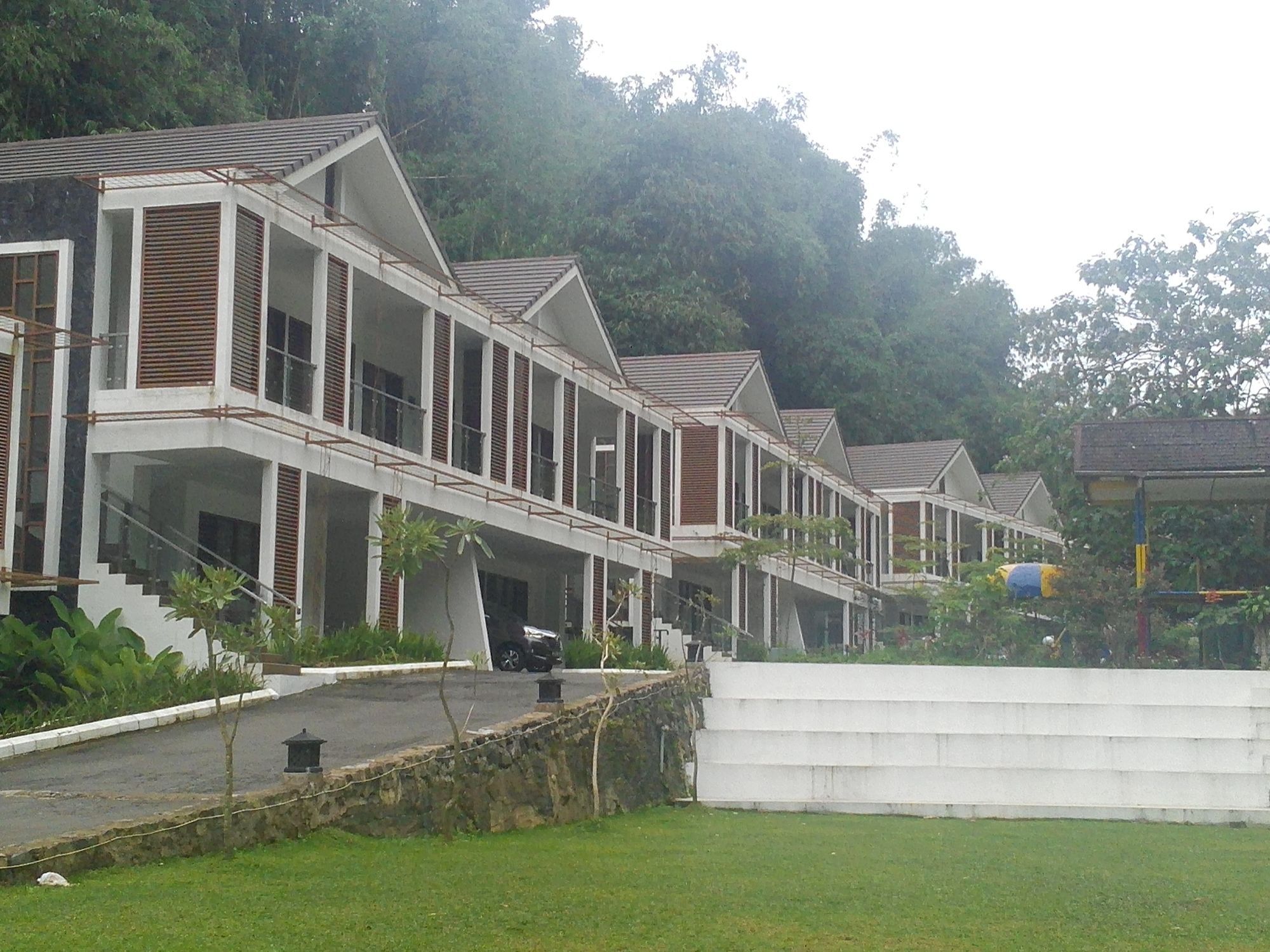 Zuri Resort Cipanas Puncak Esterno foto