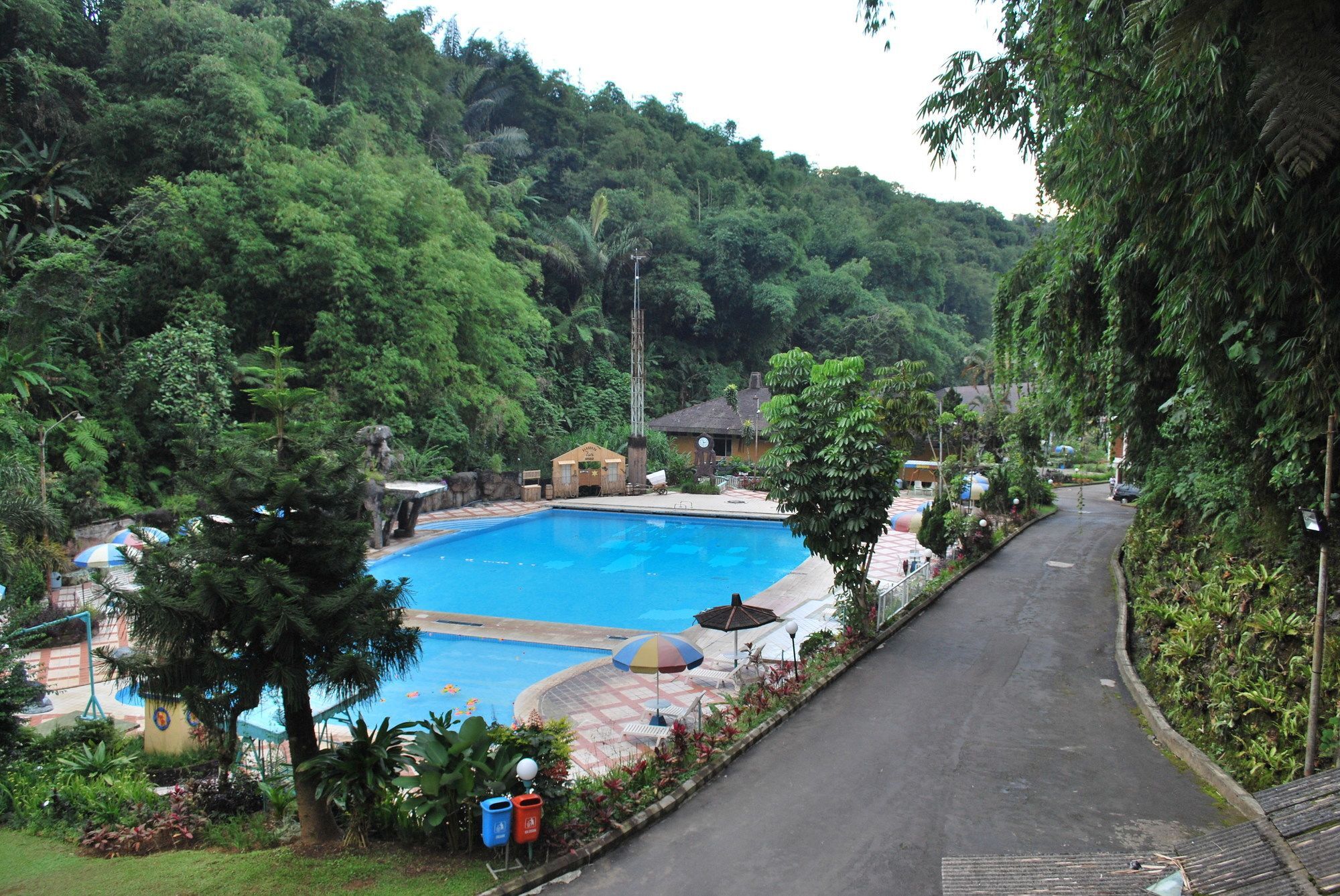 Zuri Resort Cipanas Puncak Esterno foto