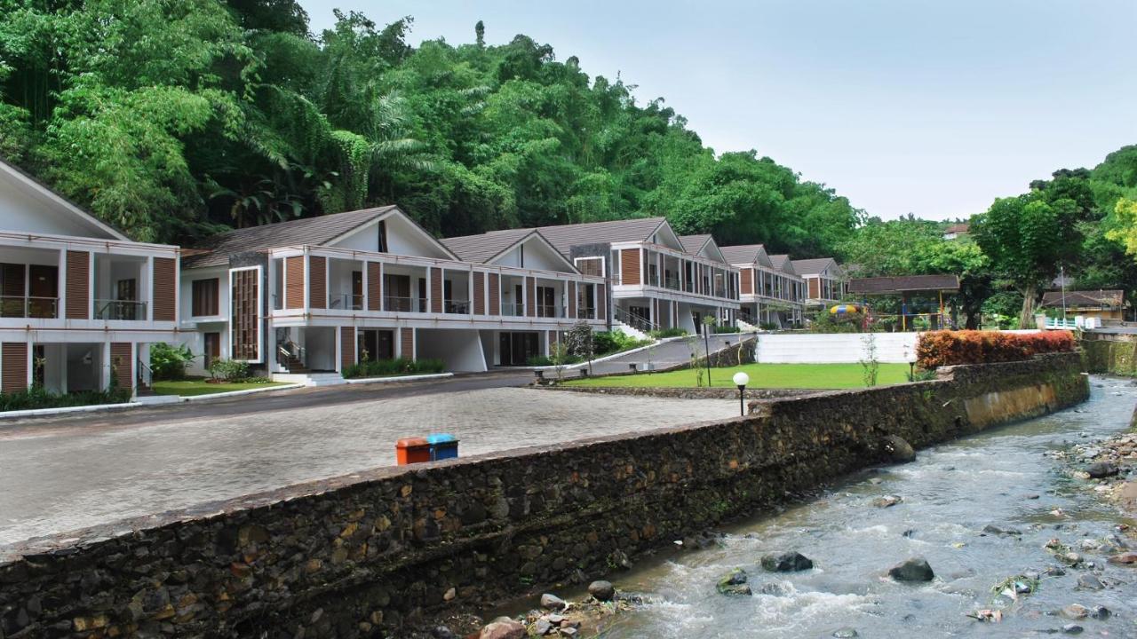 Zuri Resort Cipanas Puncak Esterno foto