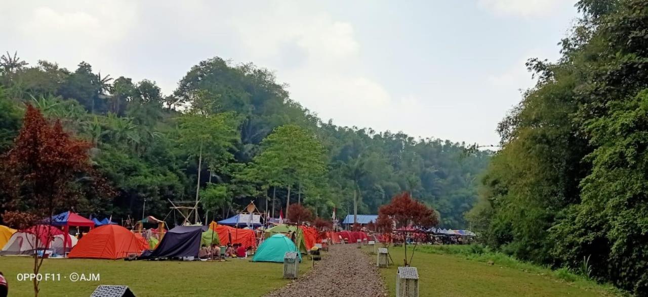 Zuri Resort Cipanas Puncak Esterno foto