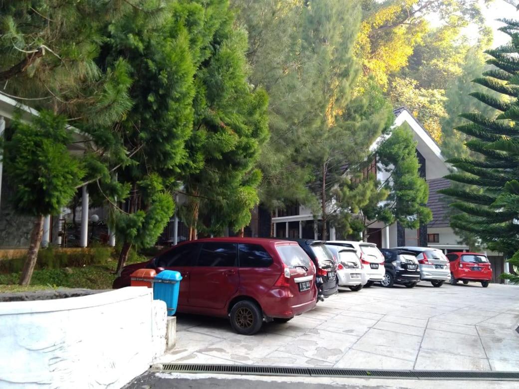 Zuri Resort Cipanas Puncak Esterno foto