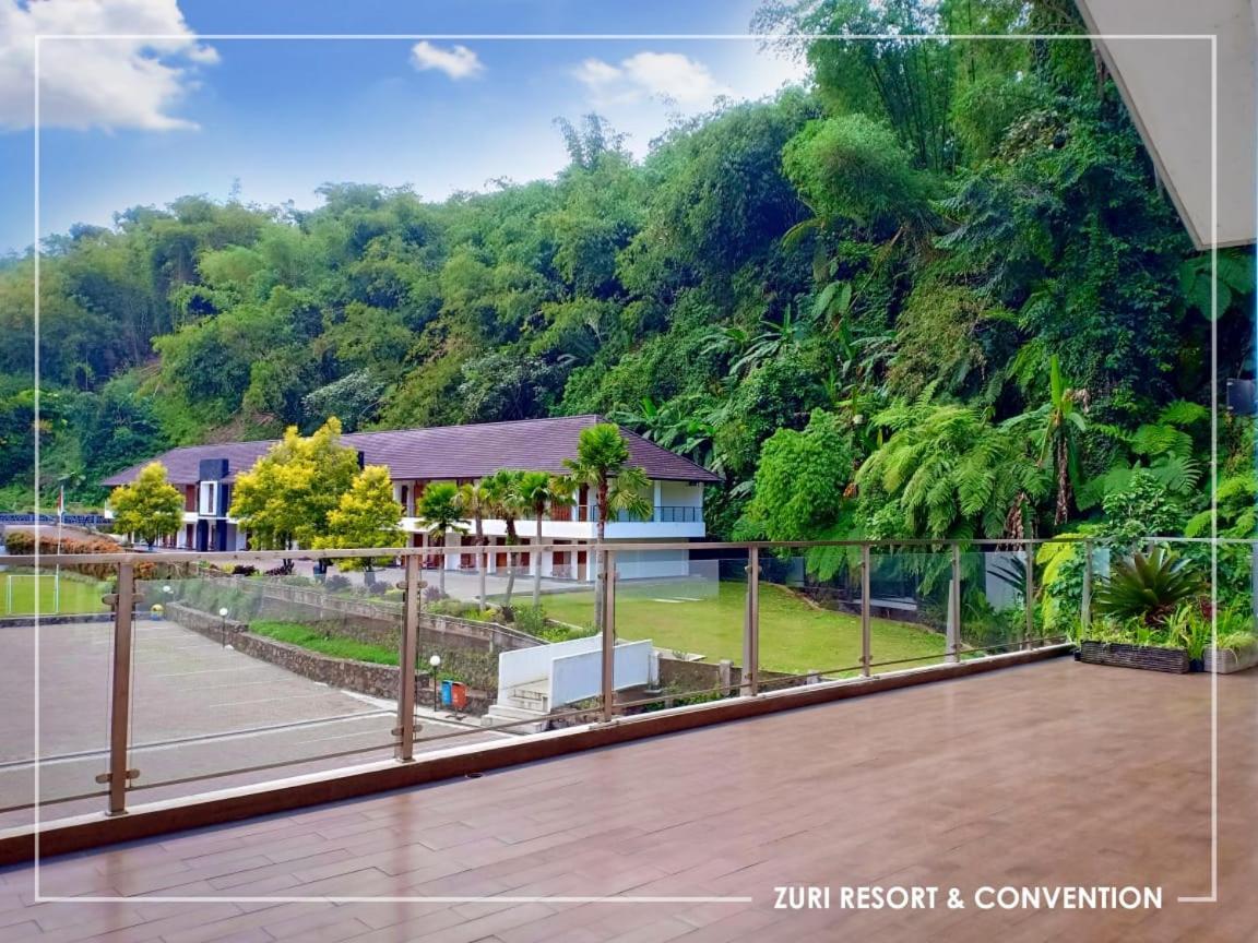 Zuri Resort Cipanas Puncak Esterno foto